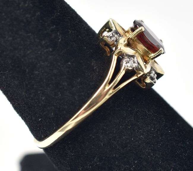 Fabolous 10k Yellow Gold Red Garnet and Diamond Ring