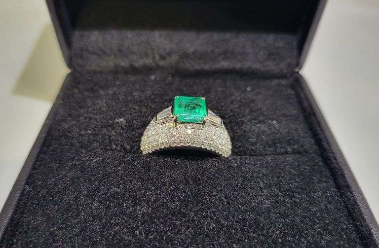Exquisite 18K White Gold Dome Ring with 1.61 ct Natural Emerald and 1.80 ct Diamonds