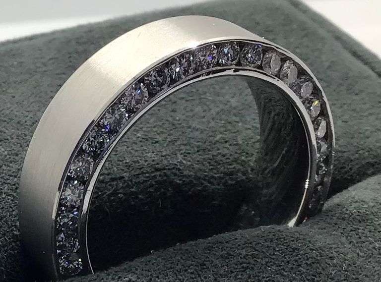 MEN’S 14K WHITE GOLD LAB DIAMOND WEDDING BAND