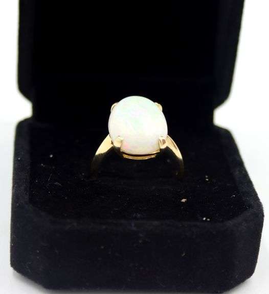 14kt White gold Oval White Opal Ring