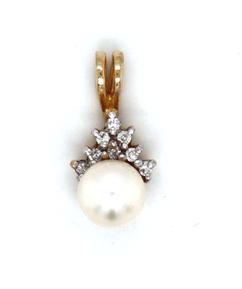 14kt Yellow gold pearl and diamond pendant