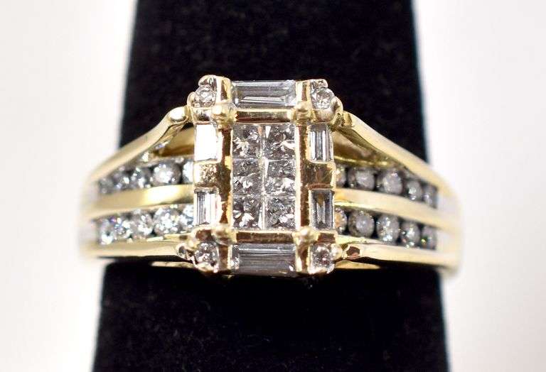 Unique 14K Yellow Gold Diamond Ring