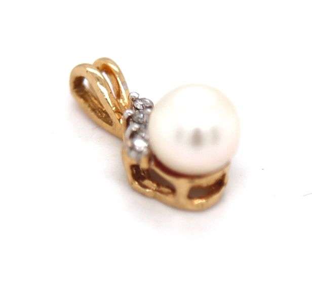 14kt Yellow gold pearl and diamond pendant