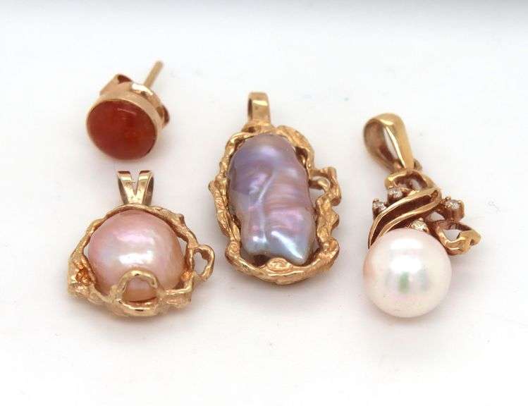 Lot of 3 14kt yellow gold pendants and coral single stud earrings