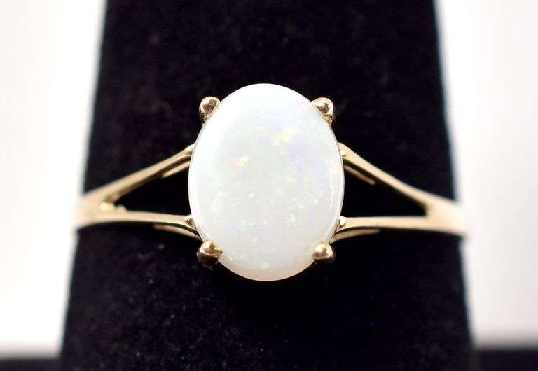 Pretty 10K Yellow Gold Opal Gemstone Ring