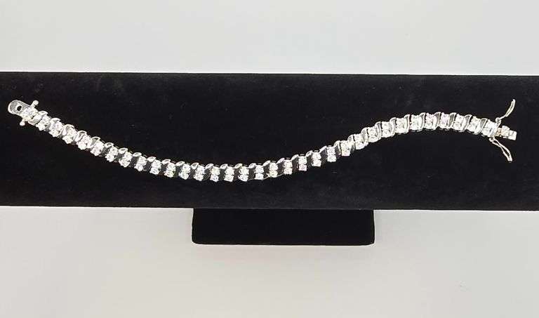 Sparkling 21.5 Ctw Lab Simulated Diamond14 Kt White Gold Plated Tennis Bracelet