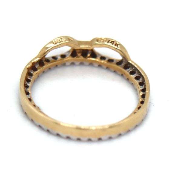 14kt Yellow gold diamond pendant