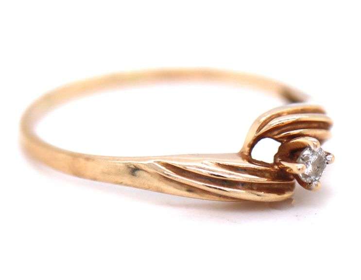 10kt Yellow gold diamond ring