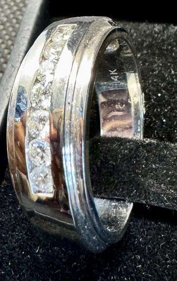 14K White Gold Round Brilliant Cut Diamond Ring