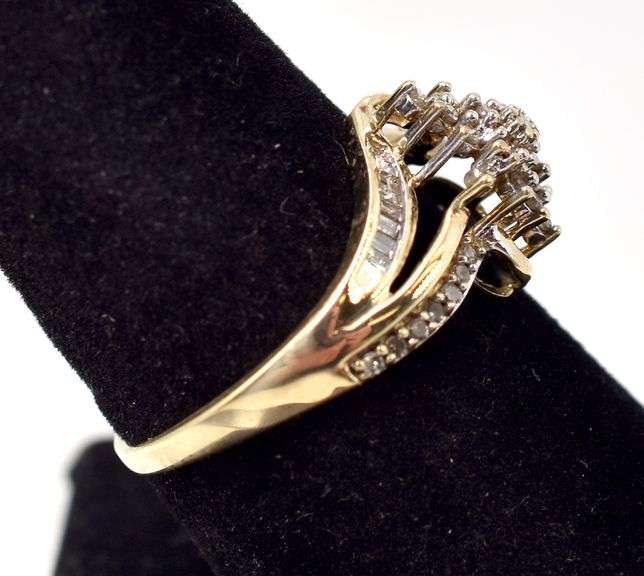 Sparkling 10K Yellow Gold Diamond Ring