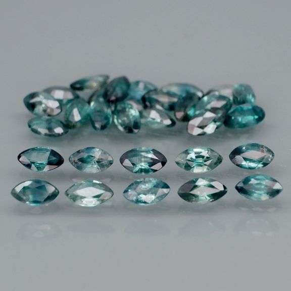Stunning blue green 5.33ct marquise cut Sapphire set