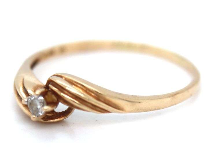 10kt Yellow gold diamond ring