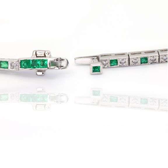 18k White Gold and Emerald Diamond Pear Necklace