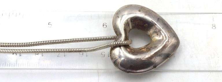 925 Sterling silver heart shaped pendant on snake chain necklace