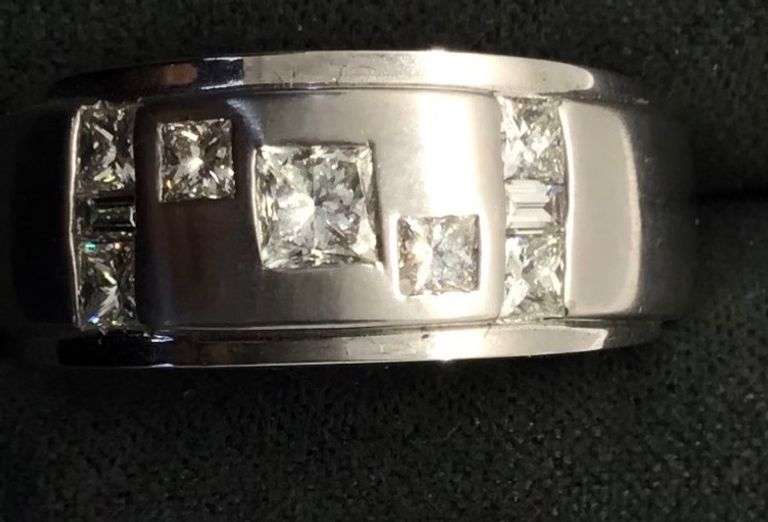 MEN’S 14K WHITE GOLD NATURAL DIAMOND WEDDING BAND