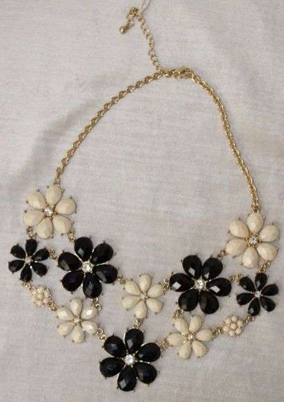 Set Of Fashion Jewelry Neck Lace