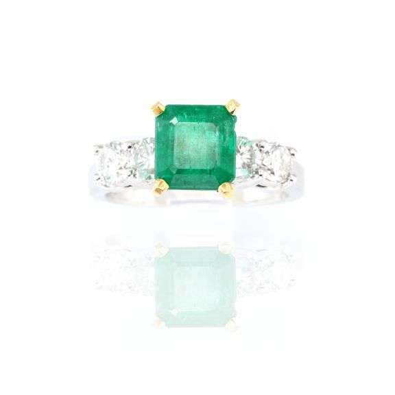 18k White Gold Natural Emerald and Diamond Ring Size 7