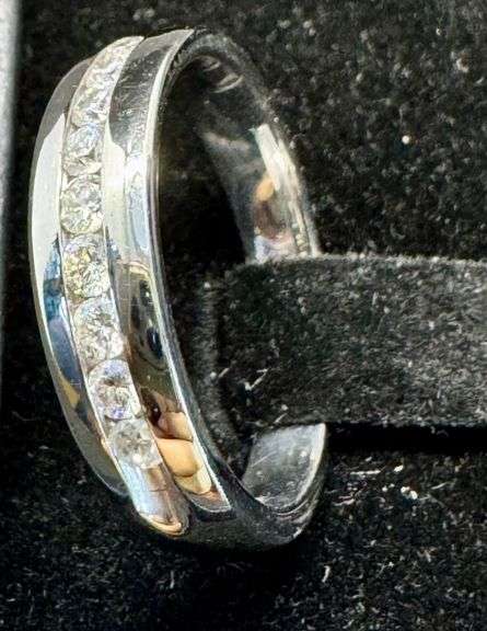 14K White Gold Round Brilliant Cut Diamond Ring