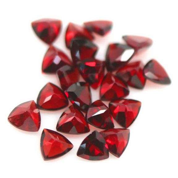 Stunning 10.94ct trillion cut cherry red Garnet set