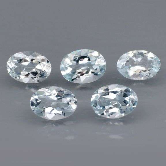 Gorgeous 3.42ct untreated platinum blue Aquamarine set