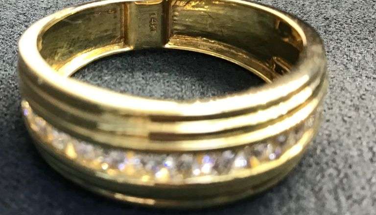 MEN’S 14K YELLOW GOLD NATURAL DIAMOND WEDDING BAND