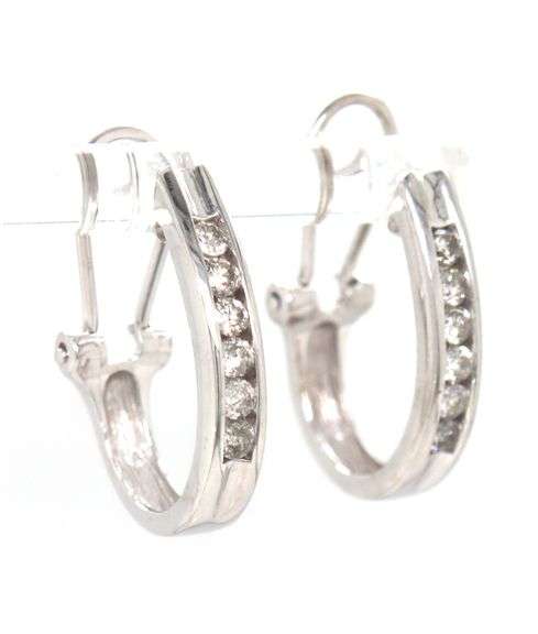 14kt White gold 0.50ctw round brilliant cut diamond J hoop earrings