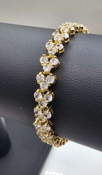 Sparkling 14 Kt Gold Plated 23.5 Ctw Simulated Diamond Tennis Bracelet