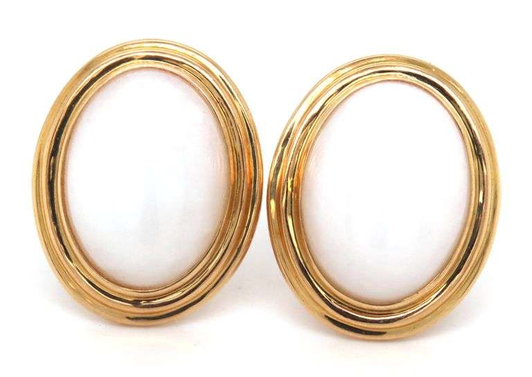 14kt Yellow gold oval white Jade earrings