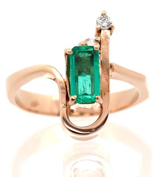 18kt Yellow gold Emerald cut and diamond fancy ring