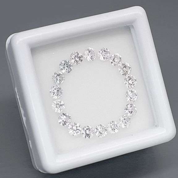 Brilliant! 2.06ct diamond cut diamond white Sapphire set