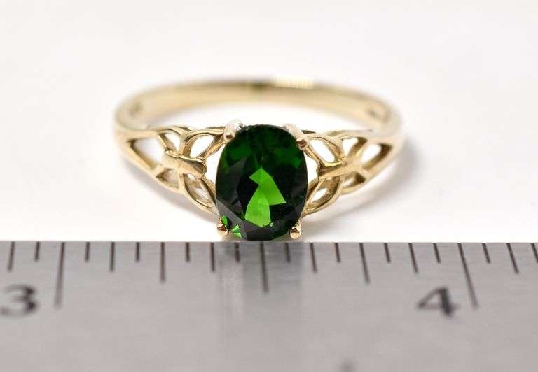 Dazzling 10K Yellow Gold Green Gemstone Ring