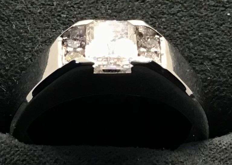MEN’S 14K WHITE GOLD NATURAL DIAMOND RING