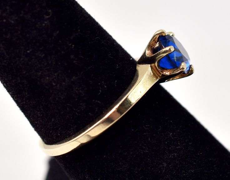 Pretty 10K Yellow Gold Blue Gemstone Ring