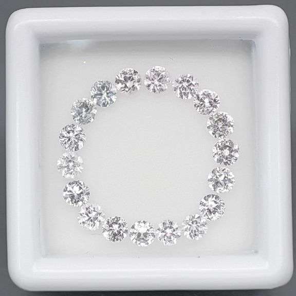 Brilliant! 2.06ct diamond cut diamond white Sapphire set