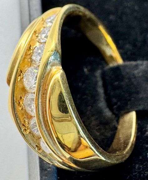 14K Yellow Gold Round Brilliant Cut Diamond Ring