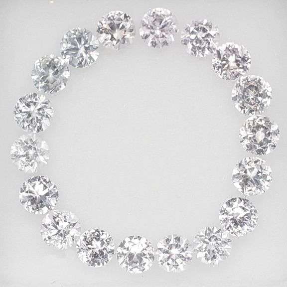 Brilliant! 2.06ct diamond cut diamond white Sapphire set