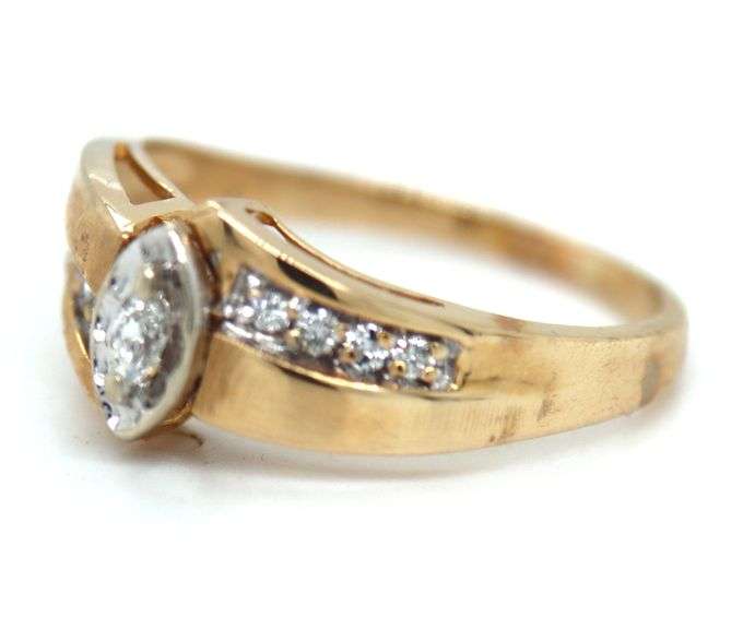10kt Yellow gold marquise diamond ring