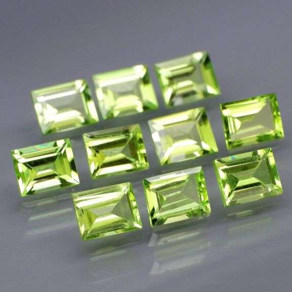 Brilliant 4.70ct 10pc set of matched baguette cut Peridot