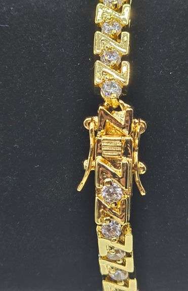 Sparkling 10.5 Ctw Lab Simulated Diamond 14 Kt Yellow Gold Plated Tennis Bracelet