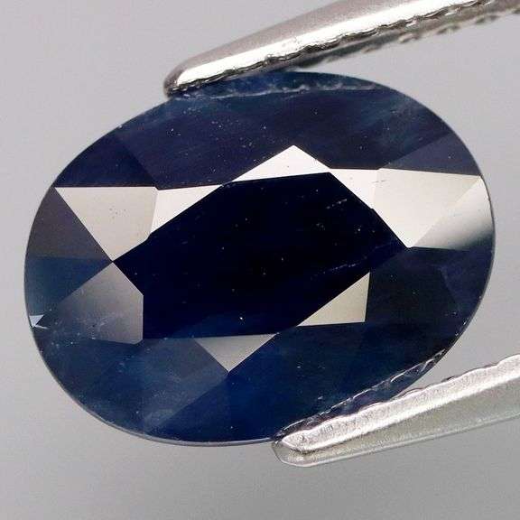 Elegant 4.48ct midnight blue Sapphire -heated only!