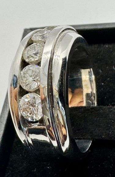 14K White Gold Round Brilliant Cut Diamond Ring