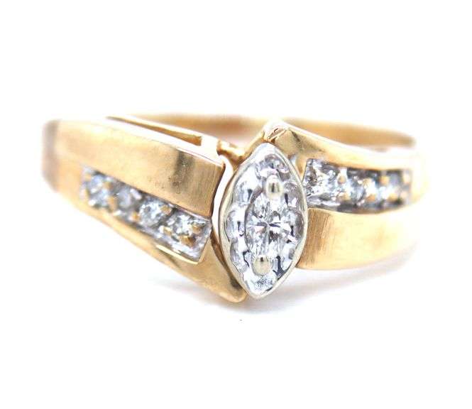 10kt Yellow gold marquise diamond ring