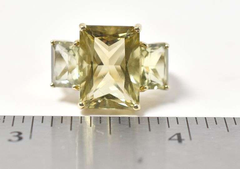 Stunning 10K Yellow Gold Green Citrine Ring