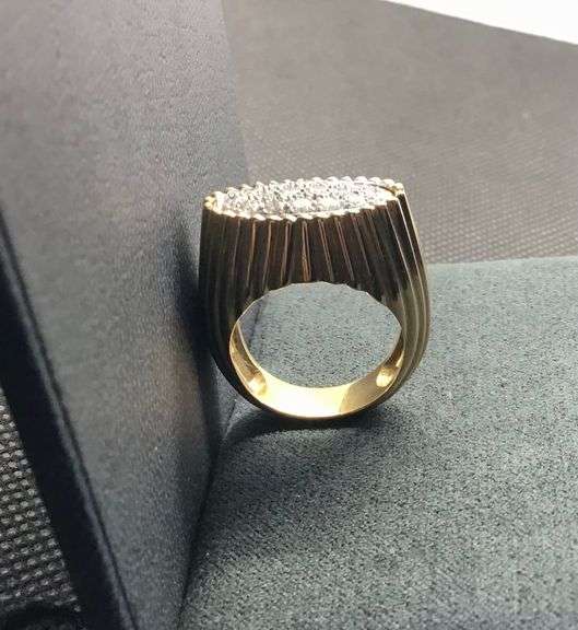 MEN’S 18K YELLOW GOLD NATURAL DIAMOND RING