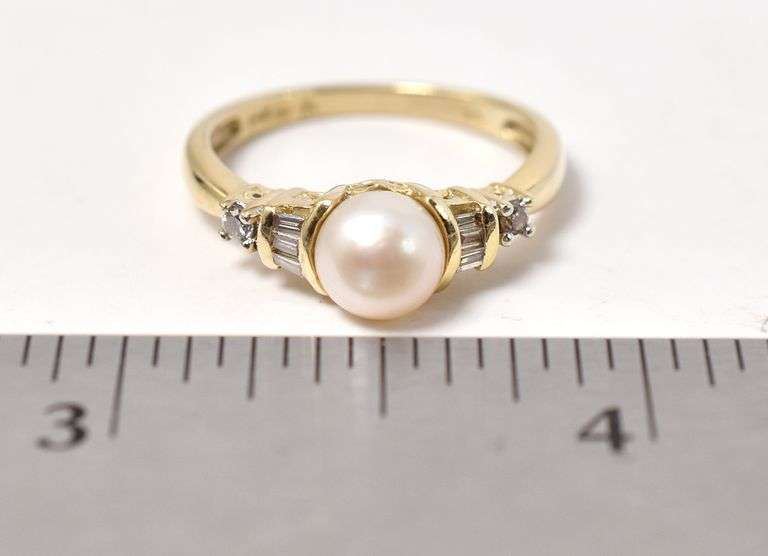 Precious Pearl and Diamond Ring in 14K Yellow Gold