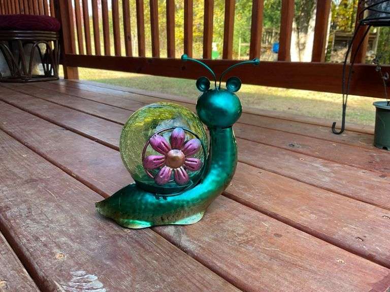 Cracked Glass Snail Lantern Solar Light