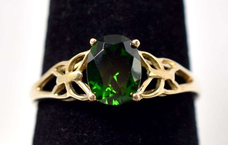 Dazzling 10K Yellow Gold Green Gemstone Ring