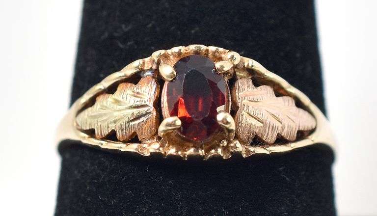 Vintage 10K Yellow Gold Red Garnet Ring