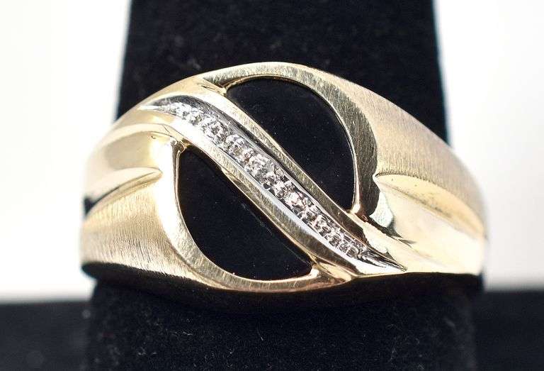Lovely 10K Yellow Gold Black Onyx and Diamond Ring
