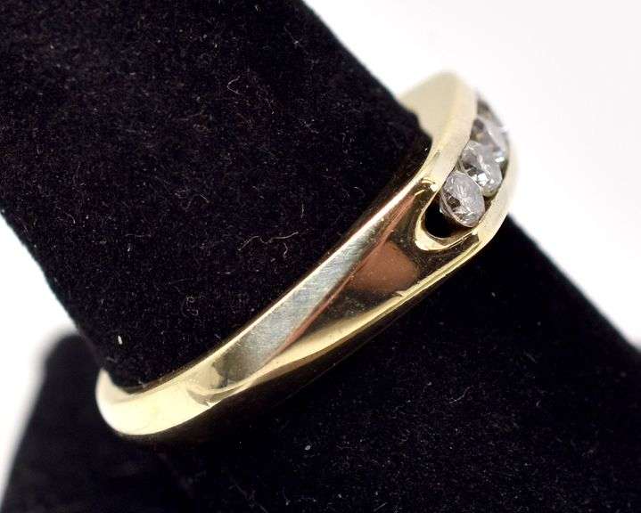 Charming 14K Yellow Gold Diamond Men's Ring